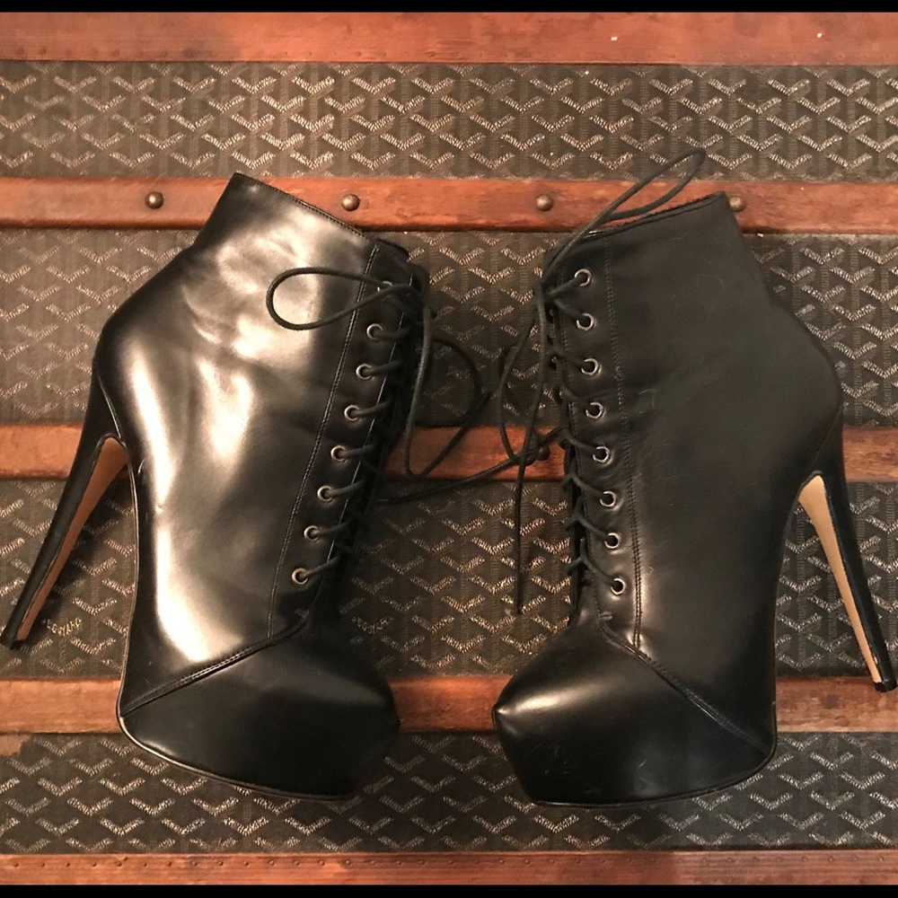 💋 6” Heel Black Lace-Up Booties 💋